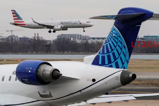 参议员表示，美联航与美国航空合并可能会滥用其市场支配地位。