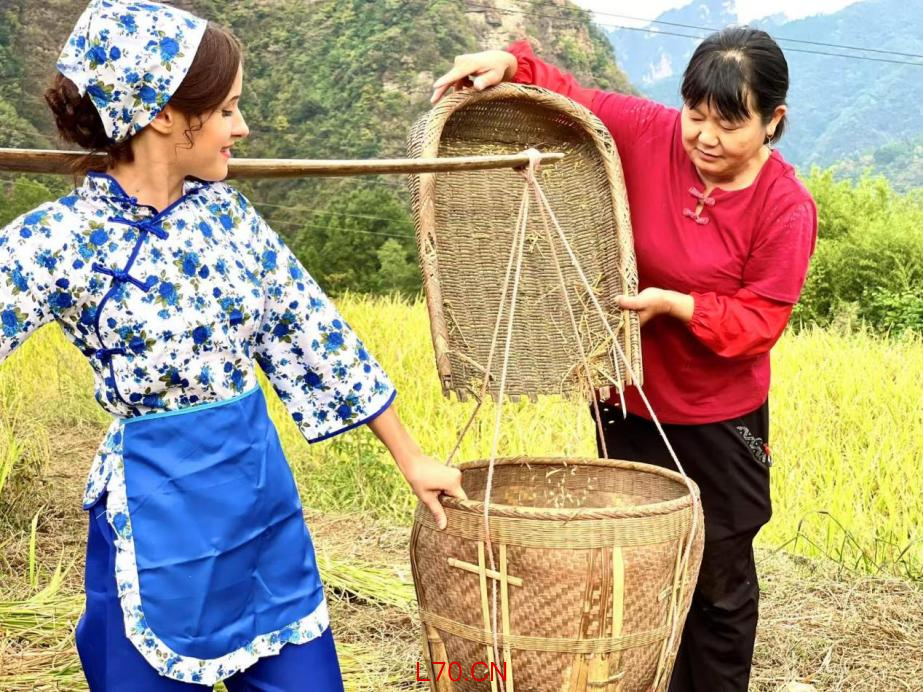 海外游客体验中国丰收年。在线旅游平台供图