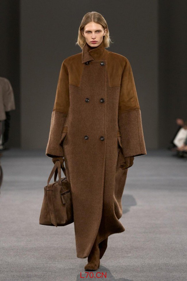 Max Mara 2026 秋冬系列发布：新中世纪主义的现代诠释  新故相生  History and Modernity