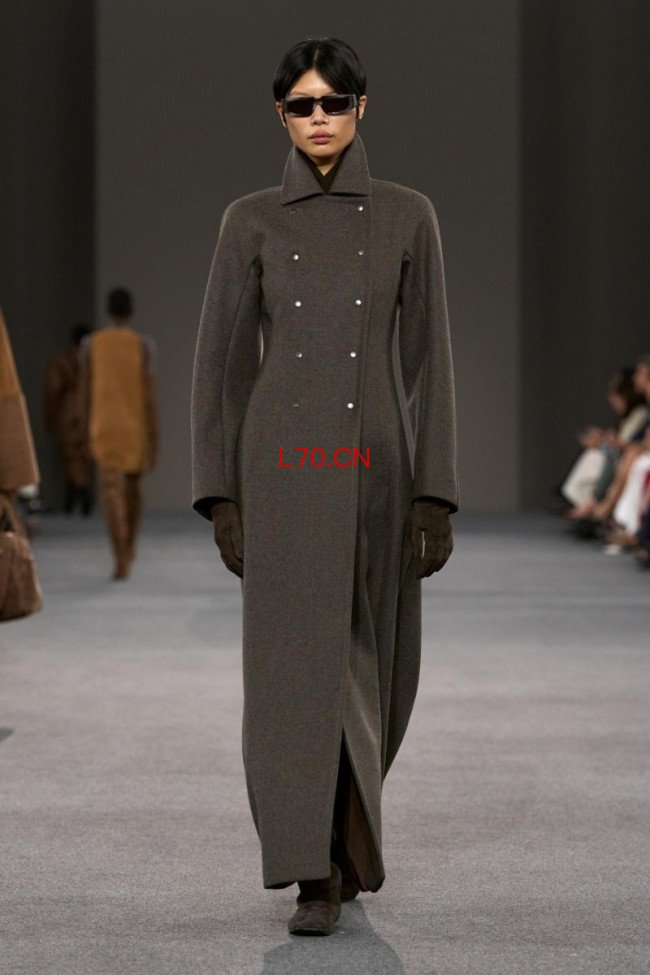 Max Mara 2026 秋冬系列发布：新中世纪主义的现代诠释  新故相生  History and Modernity