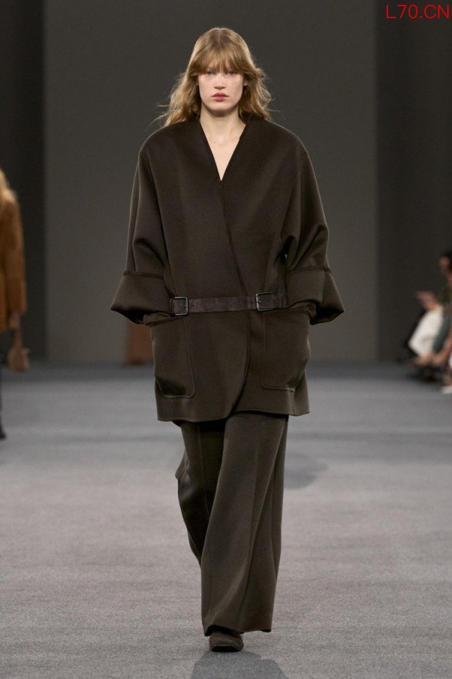 Max Mara 2026 秋冬系列发布：新中世纪主义的现代诠释  新故相生  History and Modernity