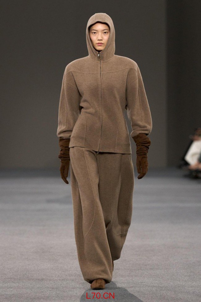 Max Mara 2026 秋冬系列发布：新中世纪主义的现代诠释  新故相生  History and Modernity