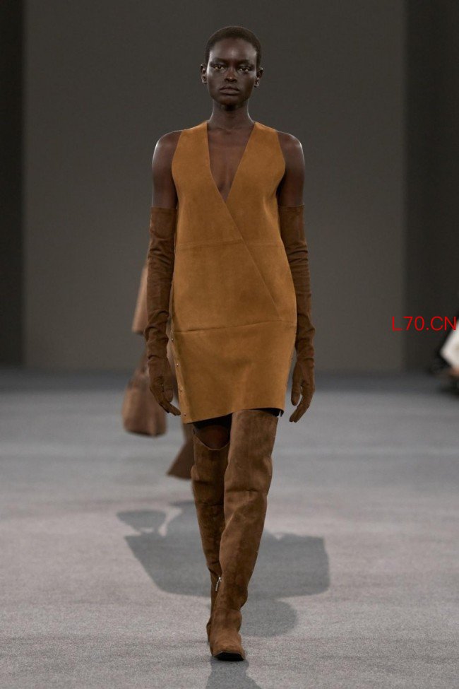 Max Mara 2026 秋冬系列发布：新中世纪主义的现代诠释  新故相生  History and Modernity