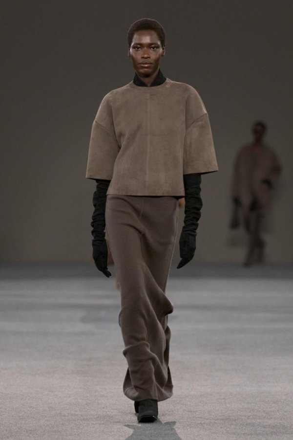 Max Mara 2026 秋冬系列发布：新中世纪主义的现代诠释  新故相生  History and Modernity