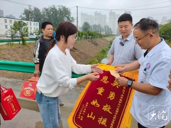 10分钟，阜阳这群人抢回两条命