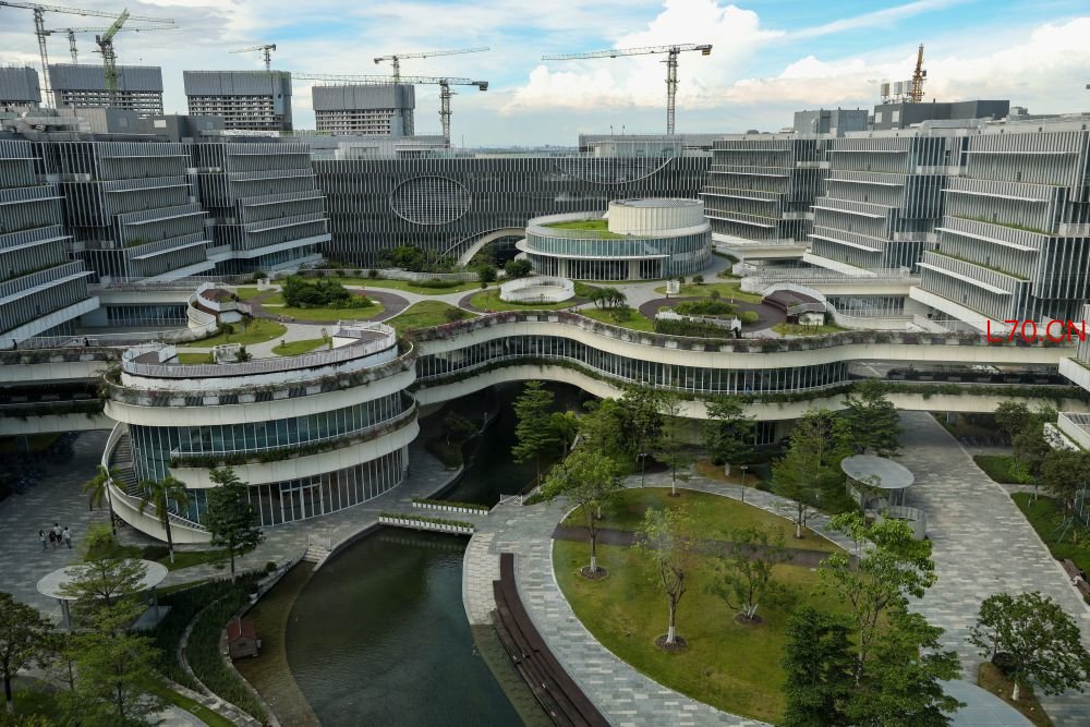 这是6月30日拍摄的香港科技大学(广州)校园。新华社记者张誉东 摄